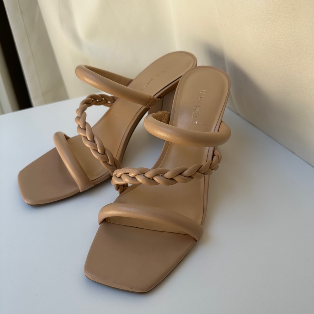 Nine West nude strappy chunky heel sandal